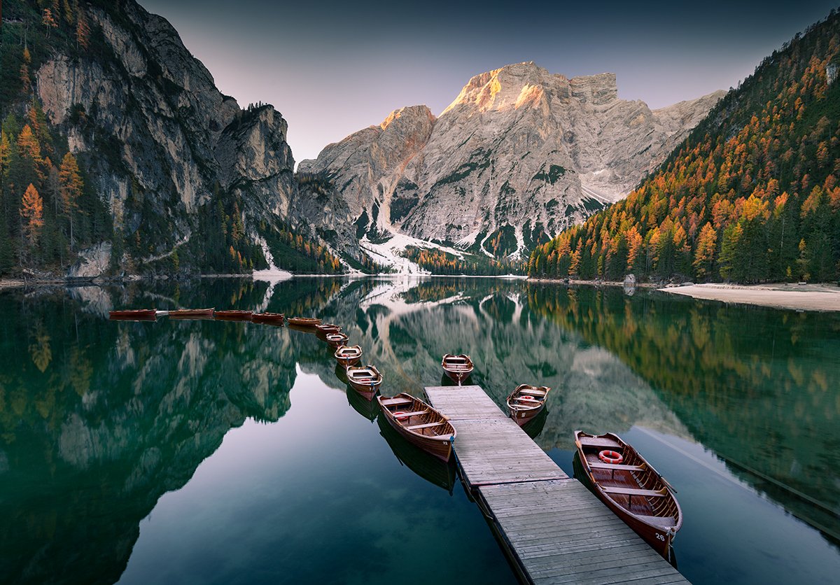 Lago di Braies осенью