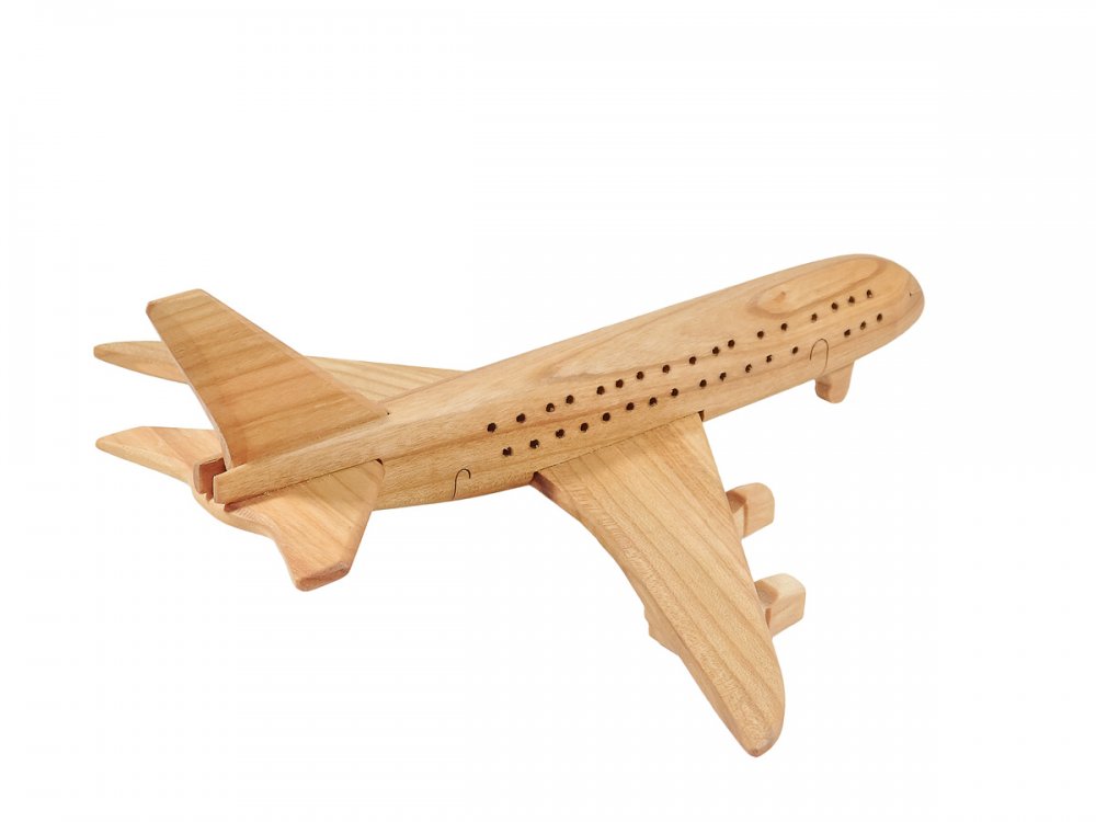 Модель самолета из дерева
