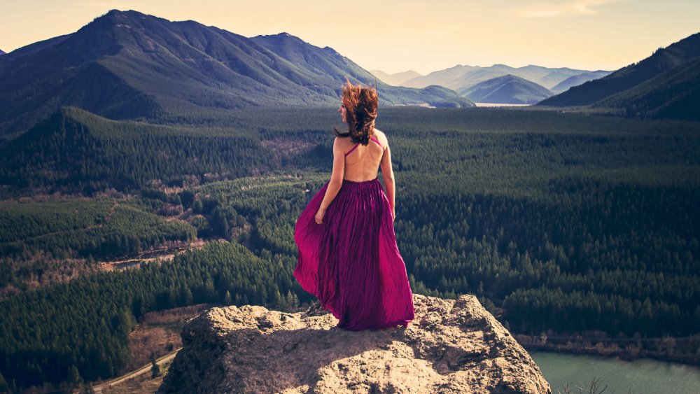 Фотосессия в горах в платье