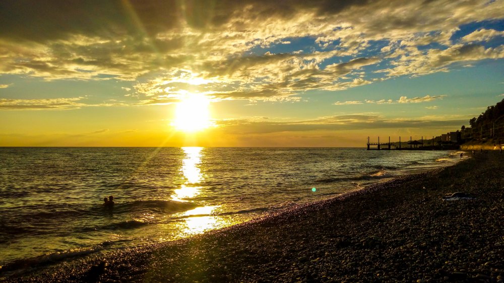 Закат на черном море в Сочи