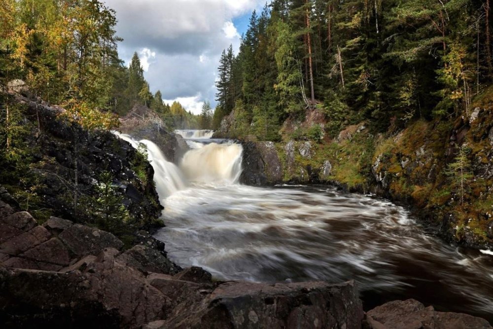 Карелия вулкан Гирвас и водопад Кивач