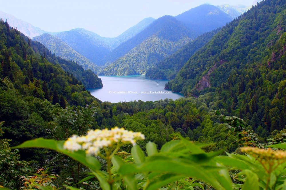 Рицца Абхазия озеро Рица