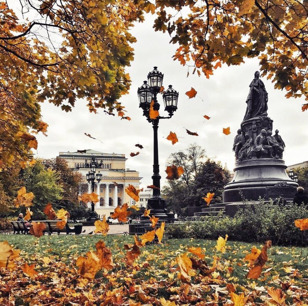 Екатерининский сквер в Санкт-Петербурге