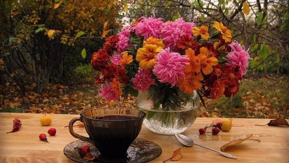 Осенний натюрморт с цветами