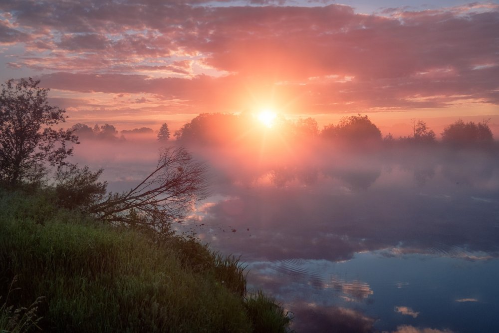 Рассвет на реке