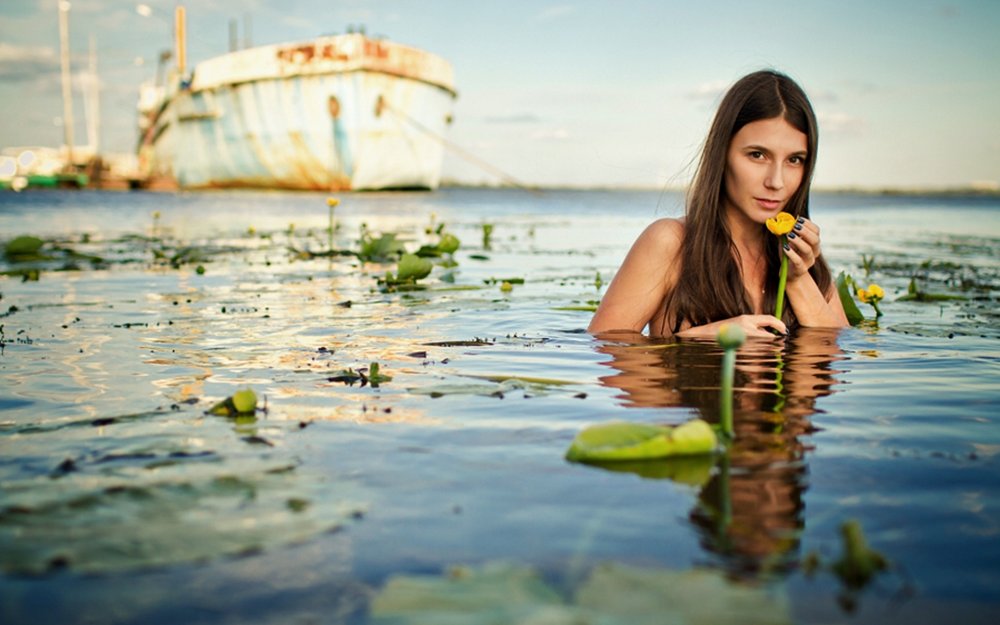 Фотосессия возле воды