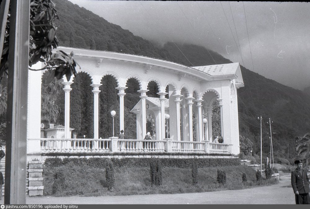 Абхазия Старая Гагра колоннада