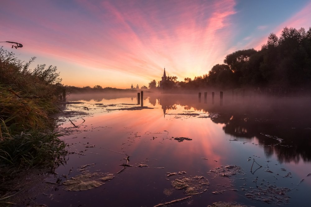 Закат на реке