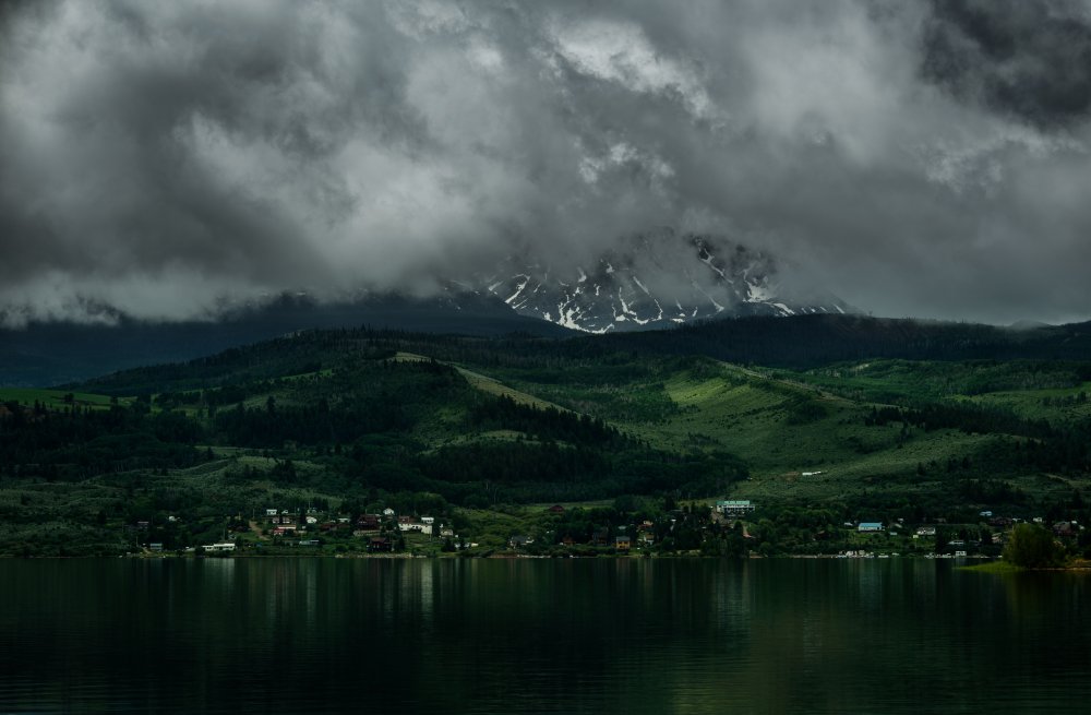 Снежная буря в горах