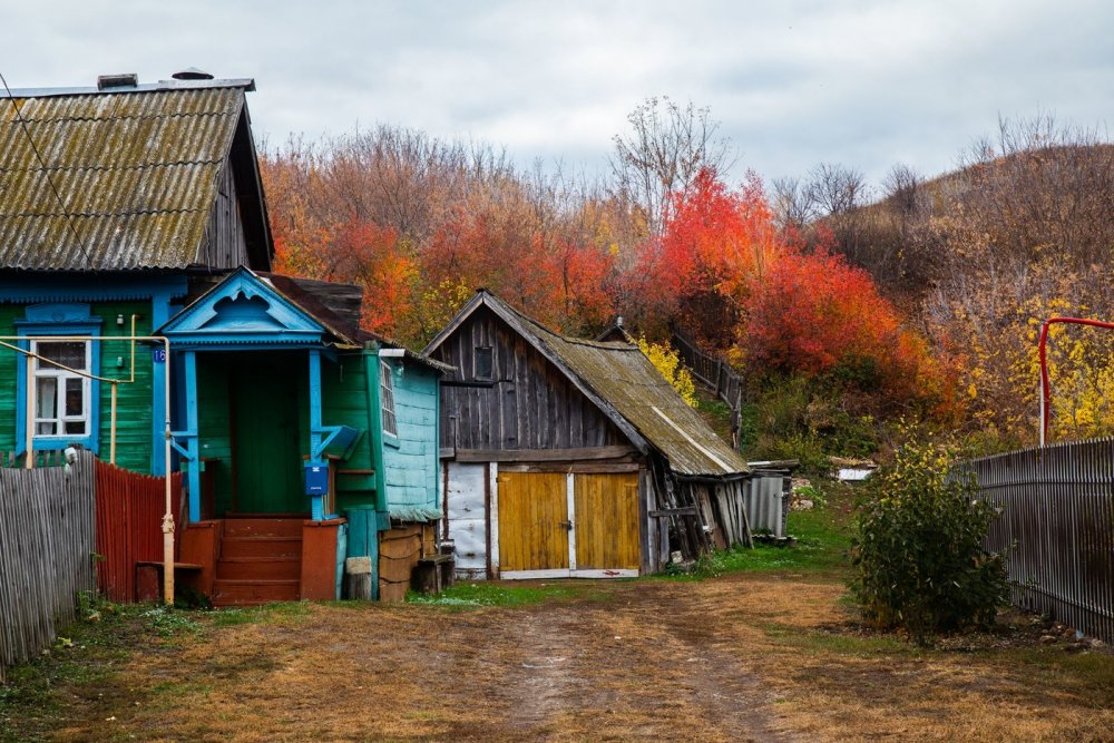 Осенний деревенский двор