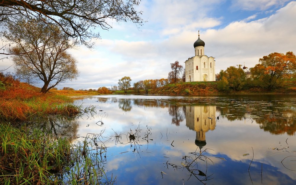 Храм Покрова на Нерли осень