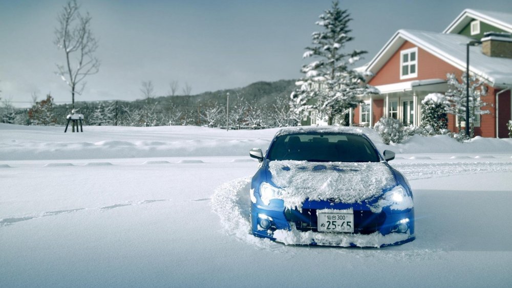 Японские машины в снегу