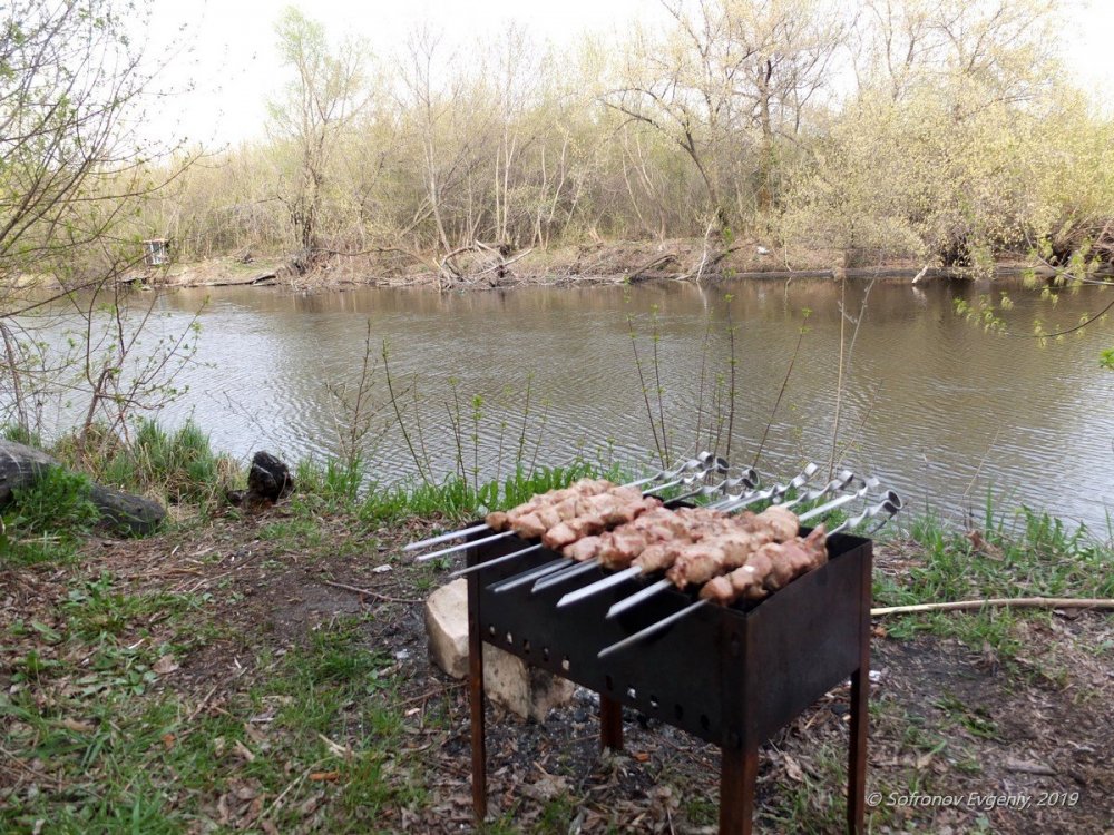 Шашлыки на речке