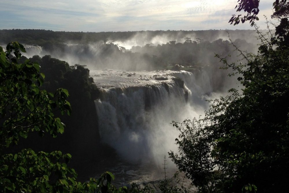 Водопад Бразилии приток Параны