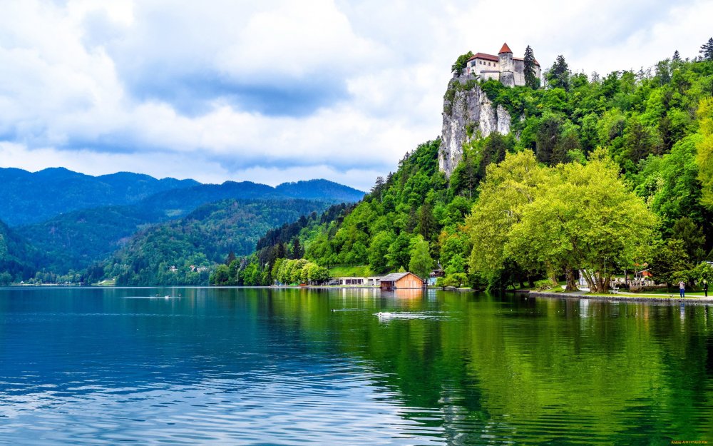 Церковь Вознесения на озере Блед в Словении