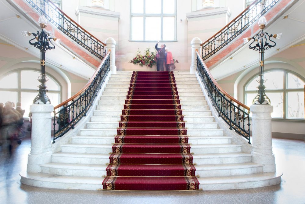 Александрийский дворец парадная лестница