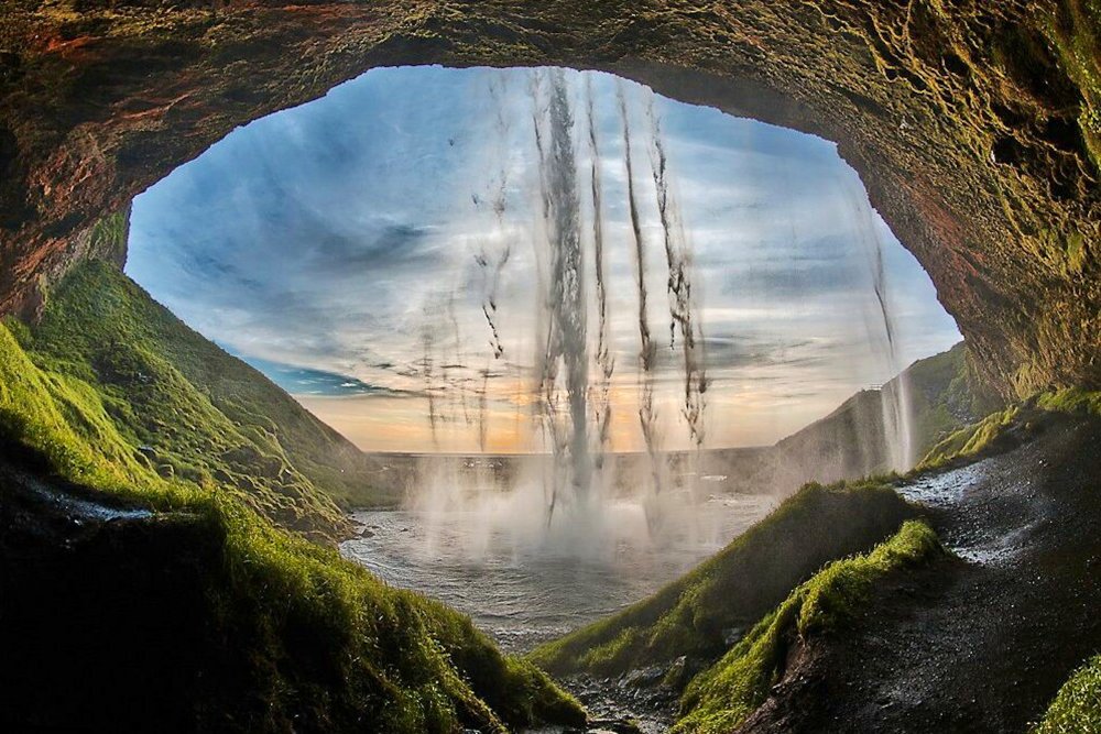 Обратный водопад в Исландии правда или ложь