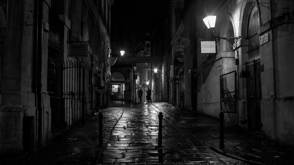 Темный закоулок улицы Лондона 19 века