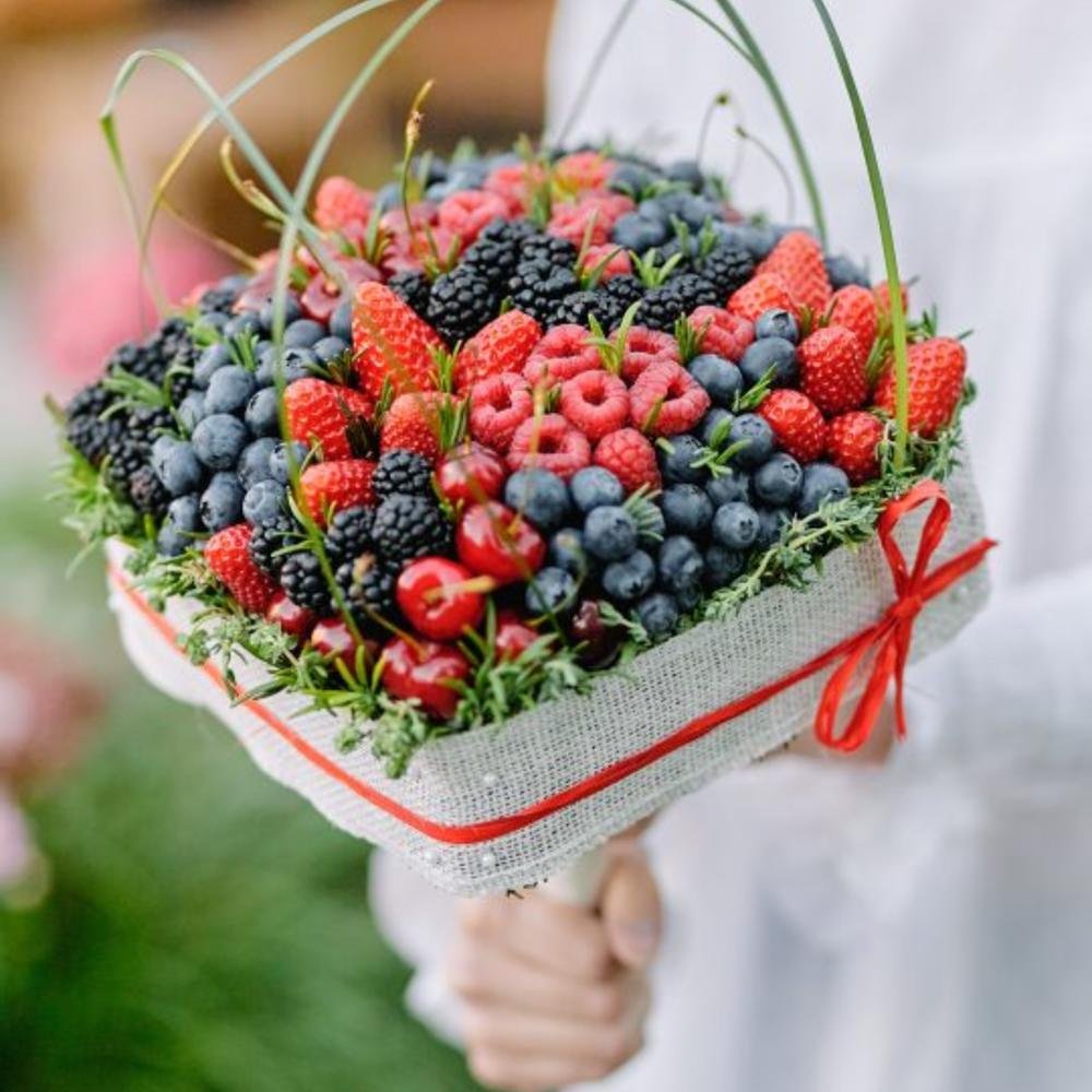 Букет с ягодами и фруктами