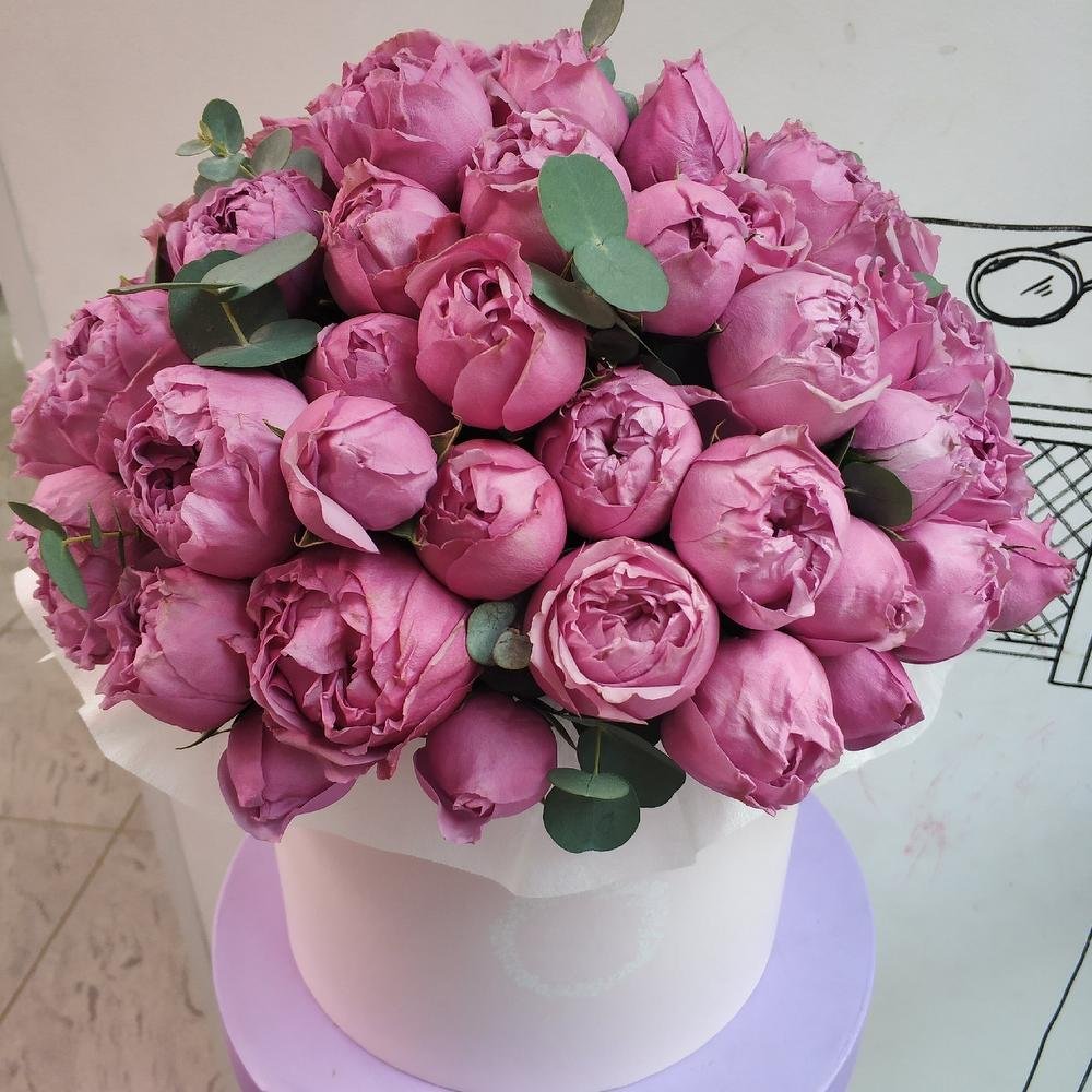 Розовые пионовидные розы букет