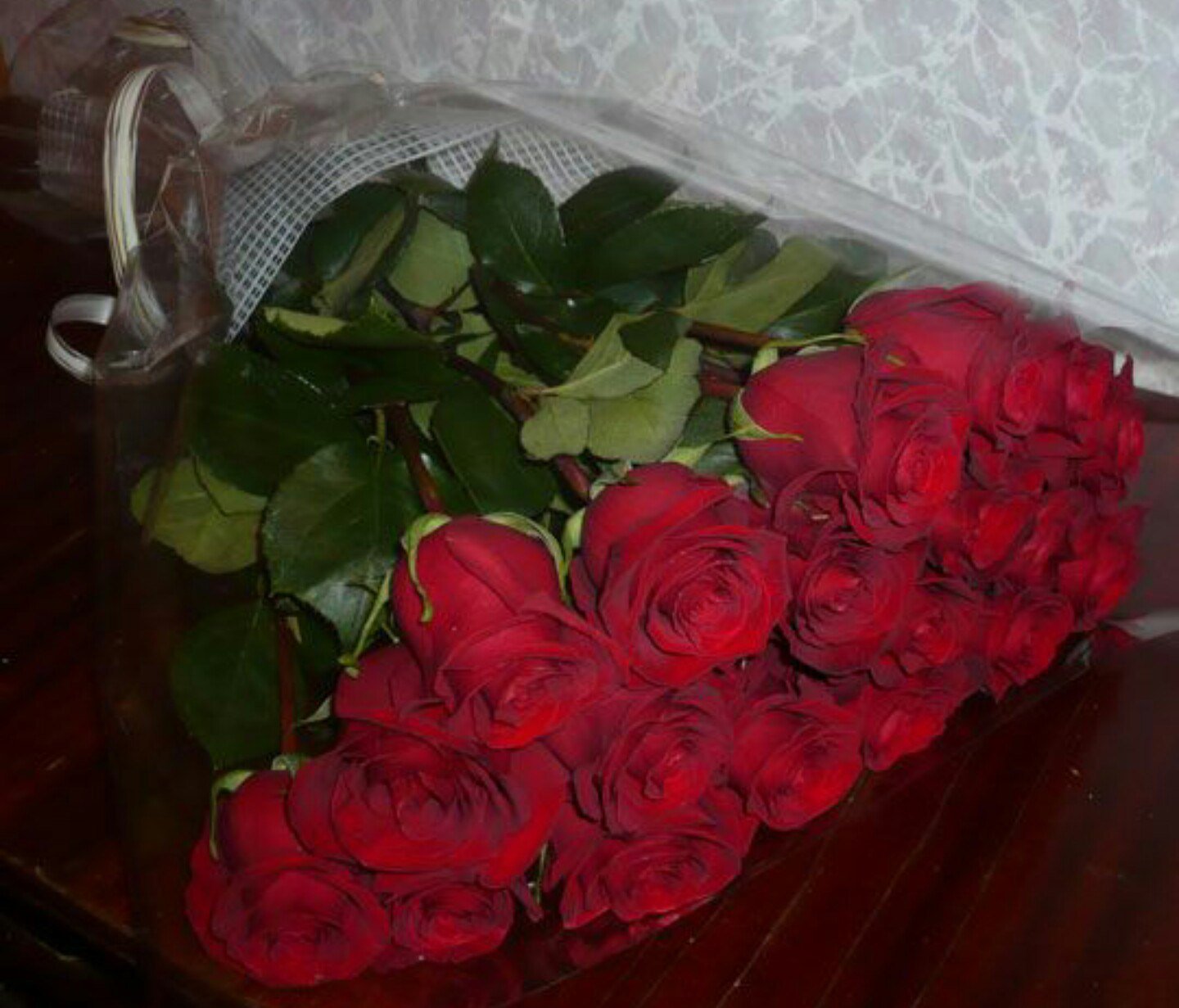 Красные Розы Дома