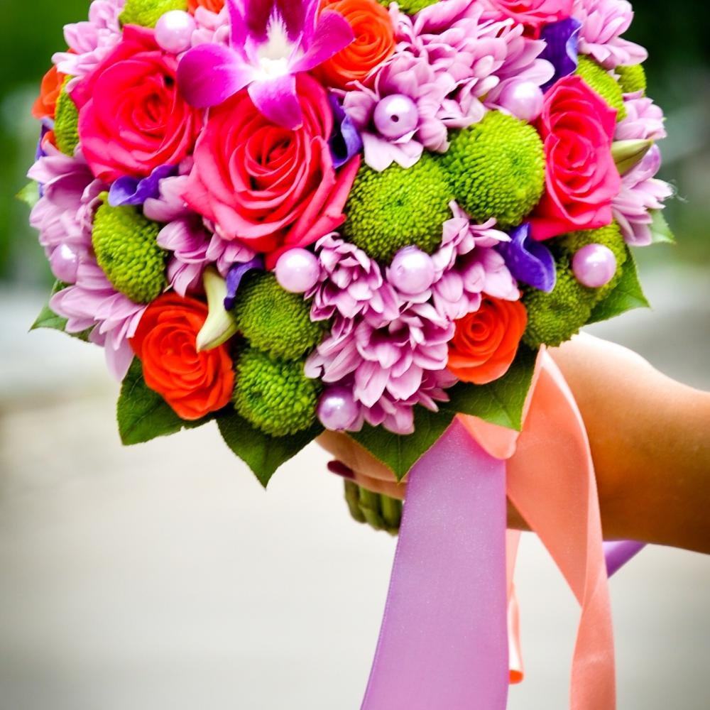 Свадебный букет из ярких цветов