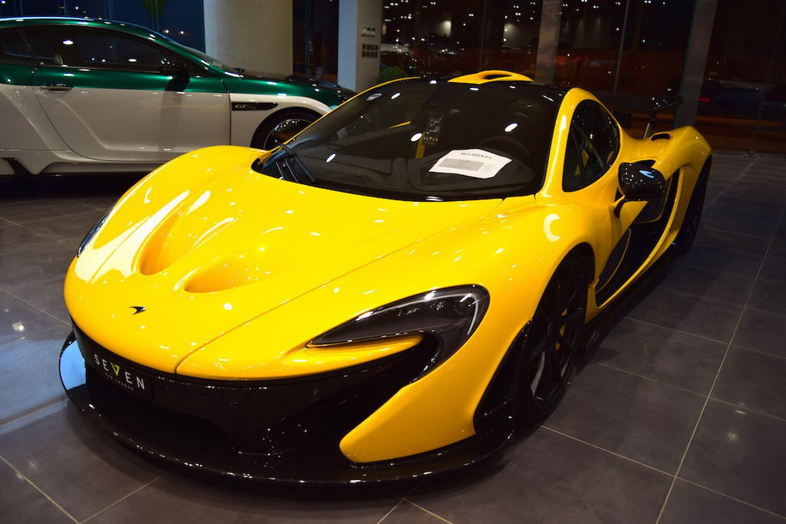 Желтый 1 г. Макларен п1 желтый. MCLAREN p1 Yellow. Макларен п1 Мэнсори. MCLAREN желтый.