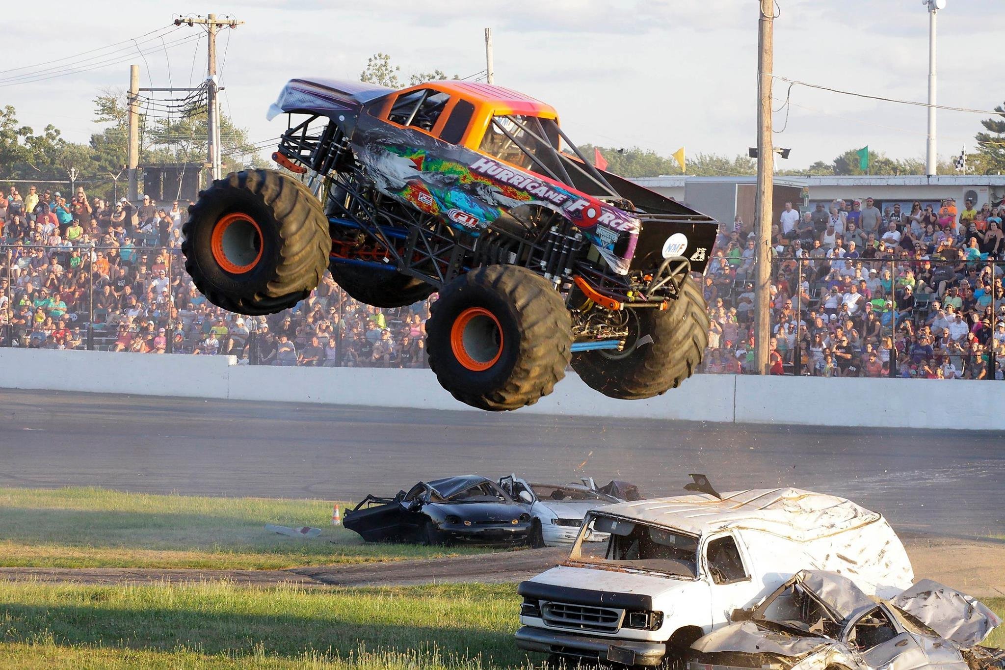 Monster truck. Монстр трак Хаммер 6на6. Grave Digger монстр трак. Монстр-траки 2006. Машинка «монстр траков», микс.