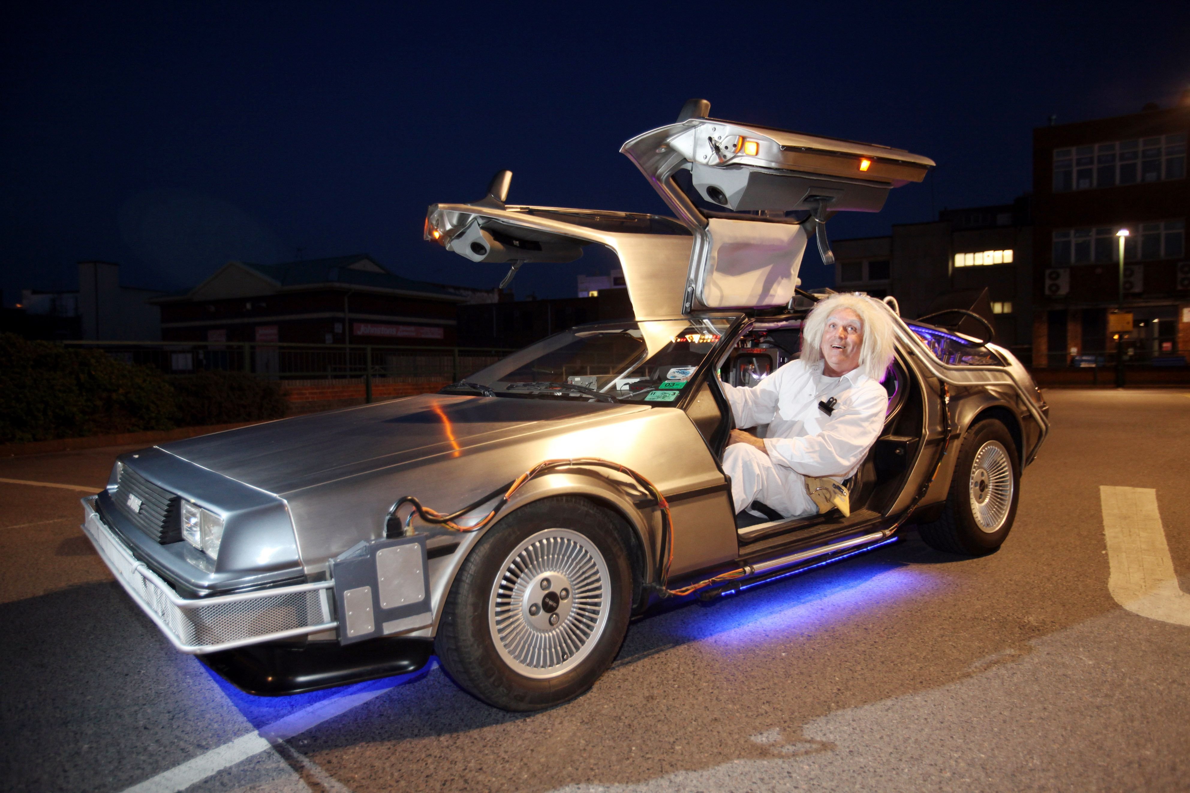 DELOREAN DMC 12 арт