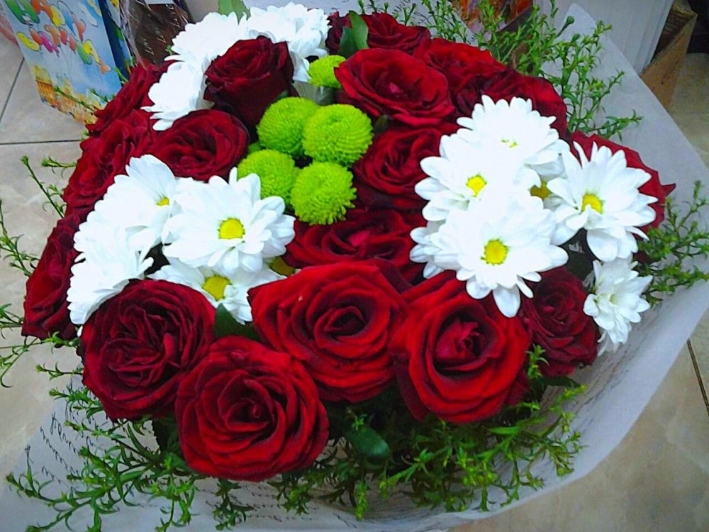 Букет розы герберы хризантемы