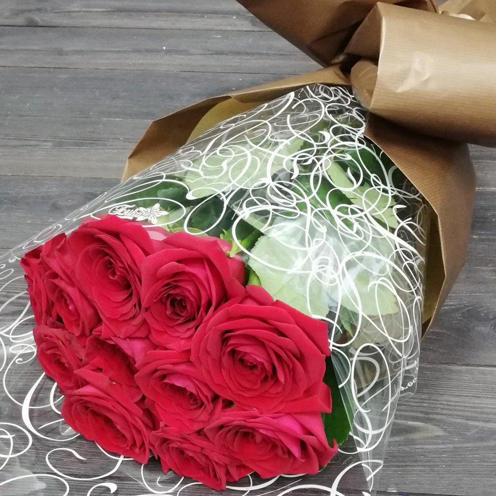 Классическая упаковка букета для, красных роз