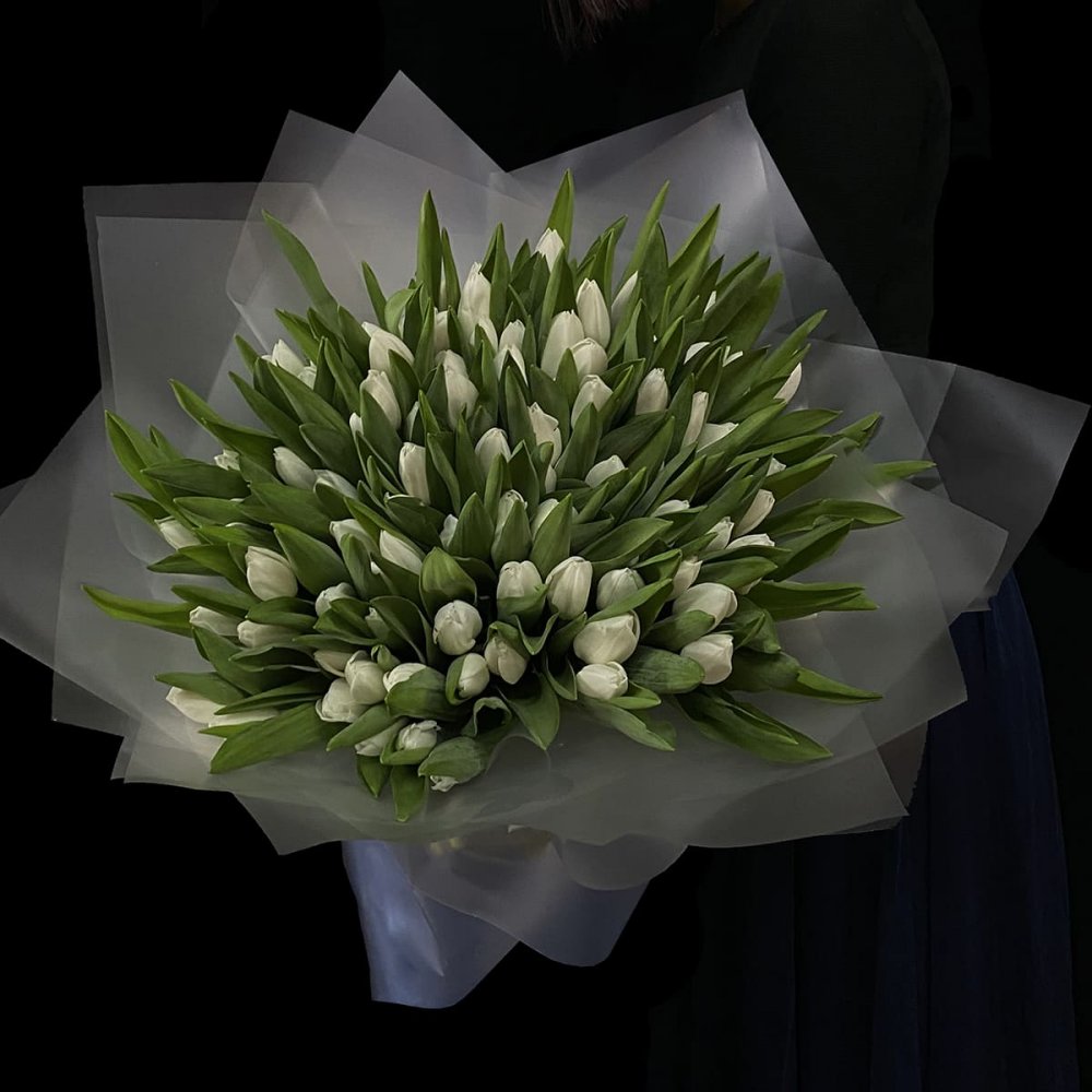 Элегантный букет белых тюльпанов