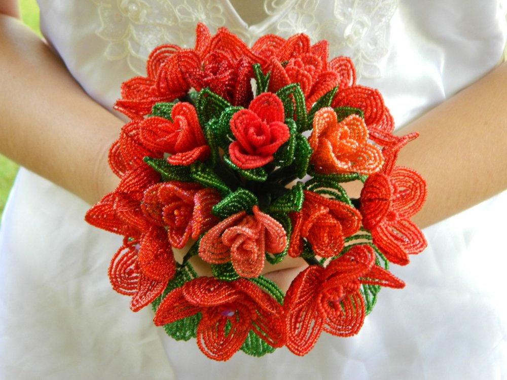 Букет невесты из бисера розы