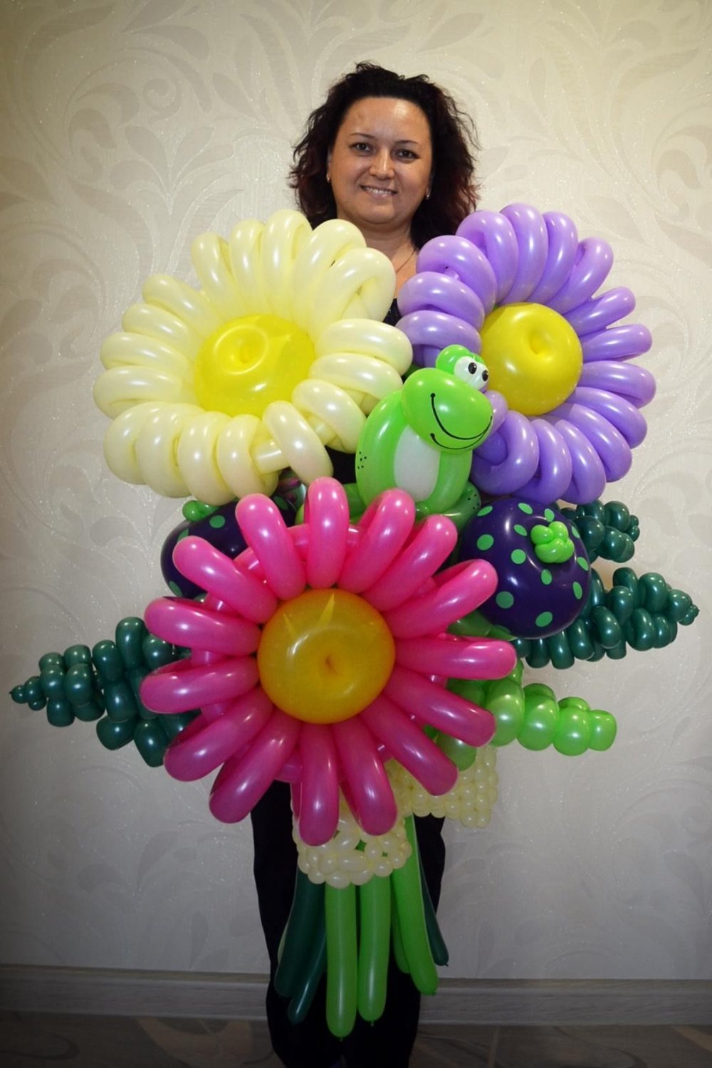 Корзина цветов из воздушных шаров