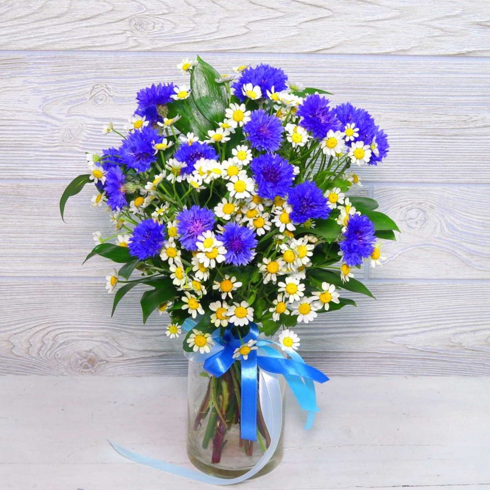 Букет синих цветов васильки