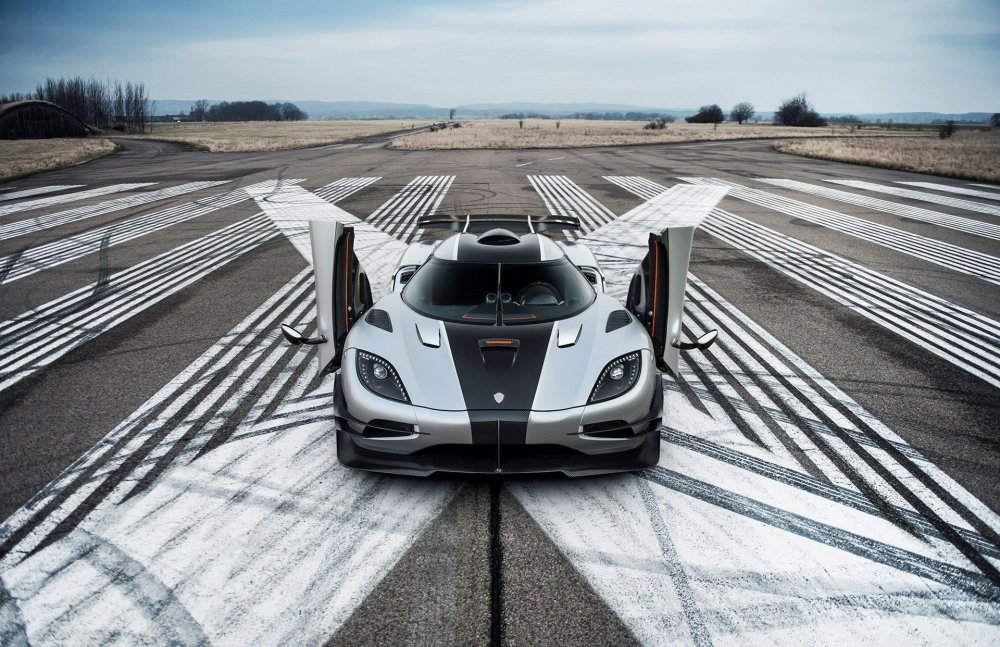 Гиперкар Koenigsegg one:1