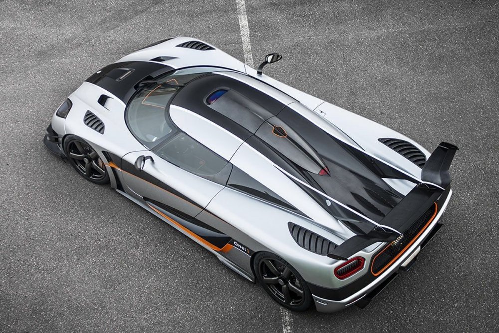 Машина Koenigsegg one 1