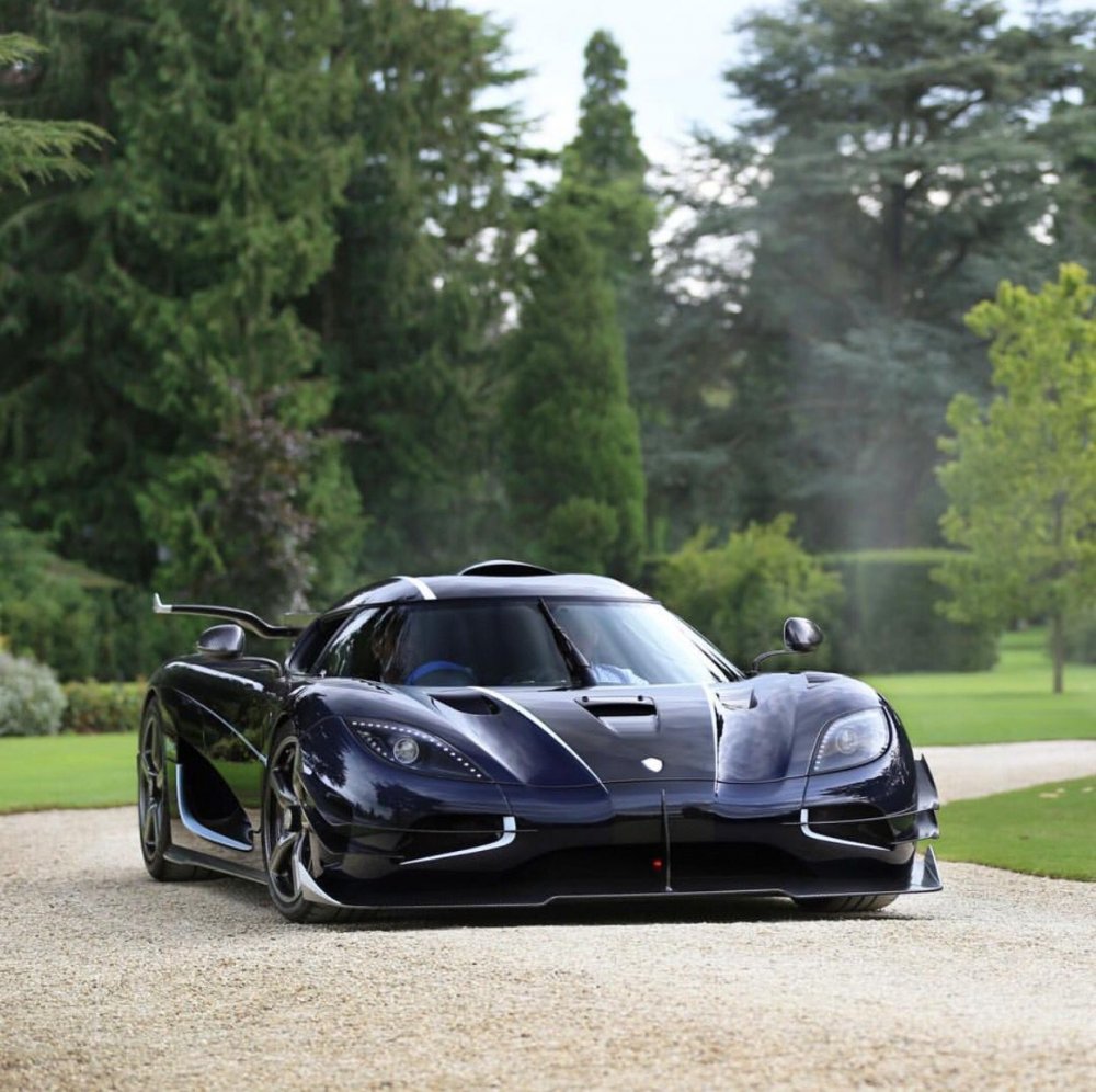 Машина Koenigsegg one 1