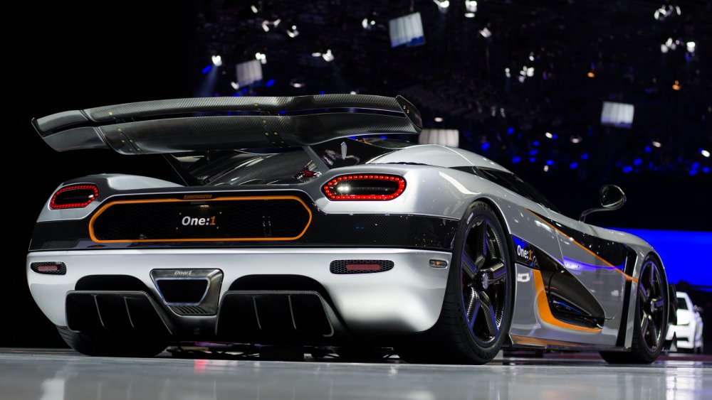 Машина Koenigsegg one 1