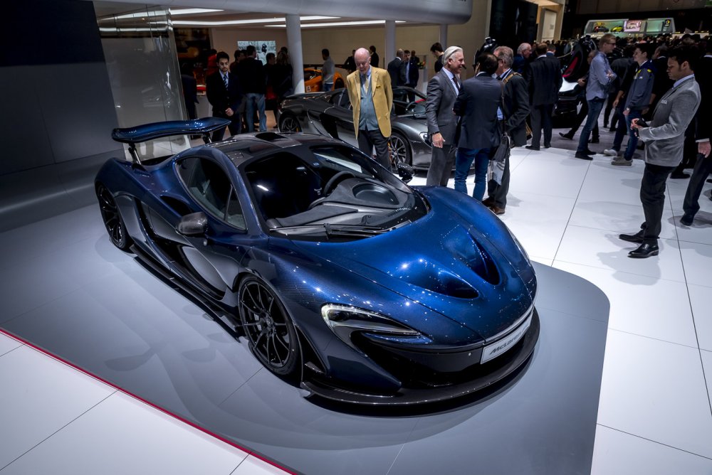 MCLAREN p1 красно синий