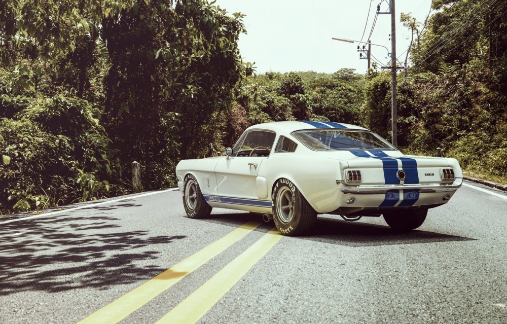 Ford Mustang закат