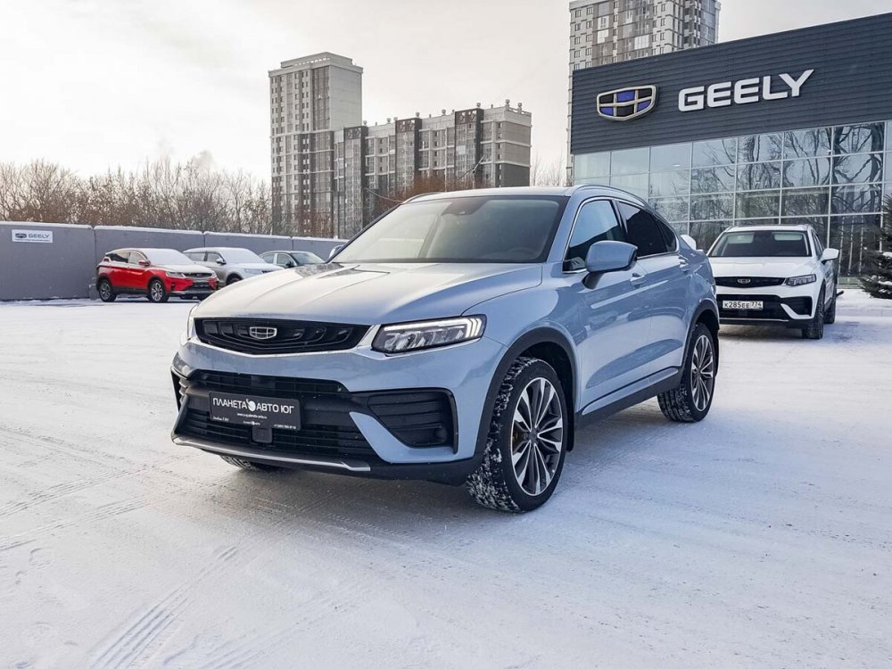 Geely Tugella 2021 вид сзади