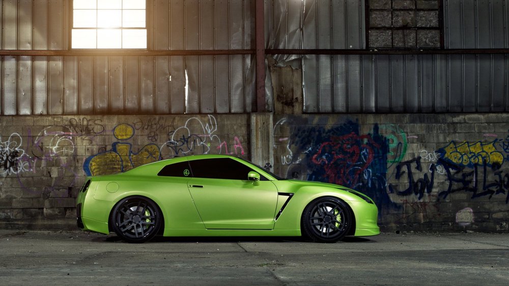 Nissan GTR Green