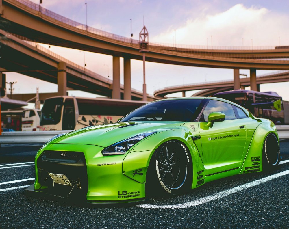 Nissan GTR r35 зеленый