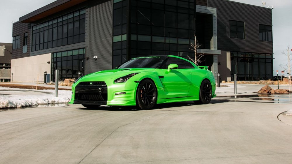 Nissan GTR r35 зеленый