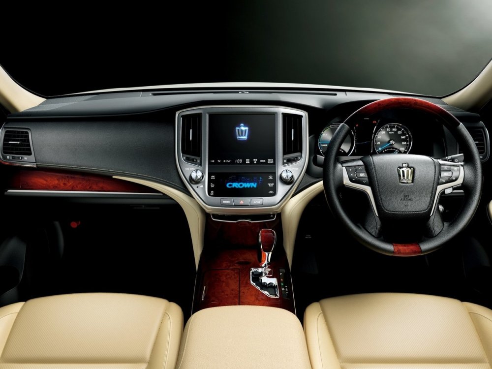 Toyota Crown Majesta 2014