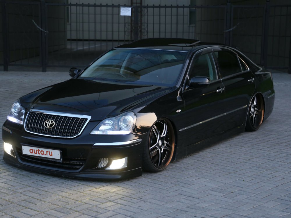 Toyota Crown Majesta 180