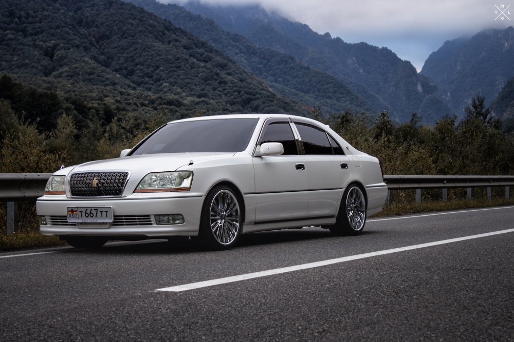 Toyota Crown Majesta v8