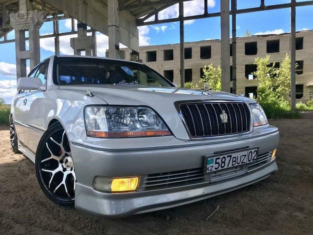 Toyota Crown Majesta 2001