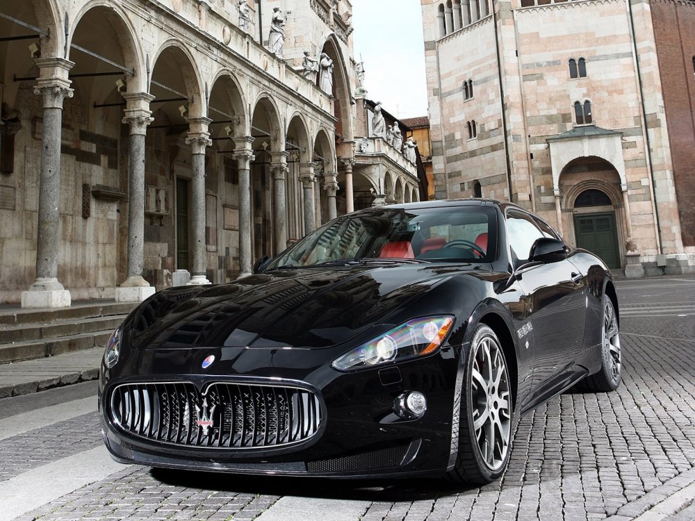 Maserati GRANCABRIO красный